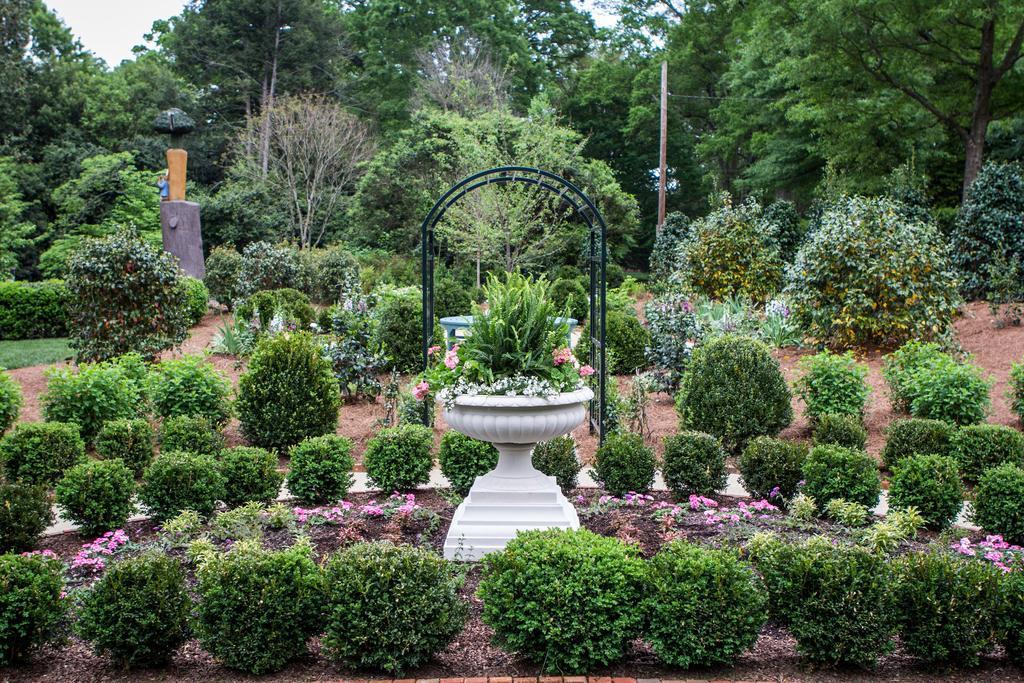 The Duke Mansion Bed & Breakfast Charlotte Bagian luar foto